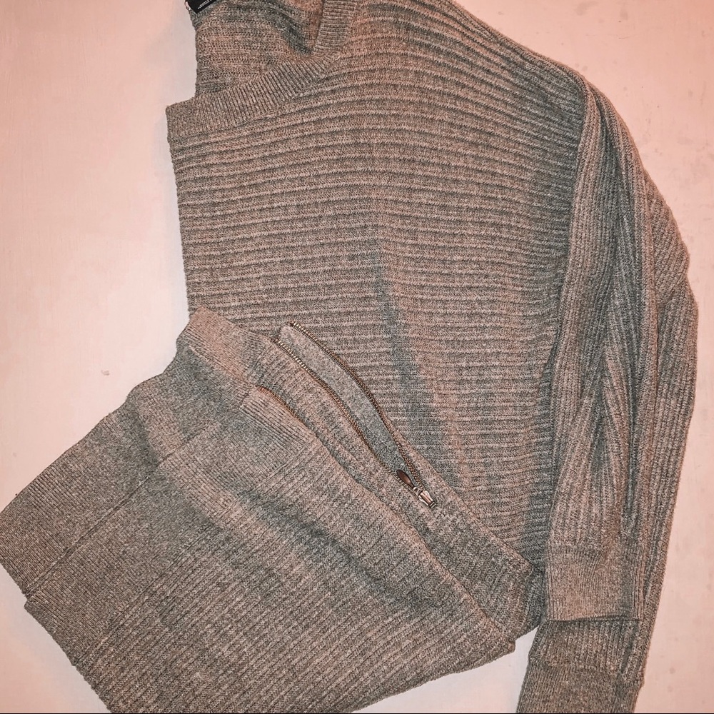 Tunic Sweater with Double Zippers